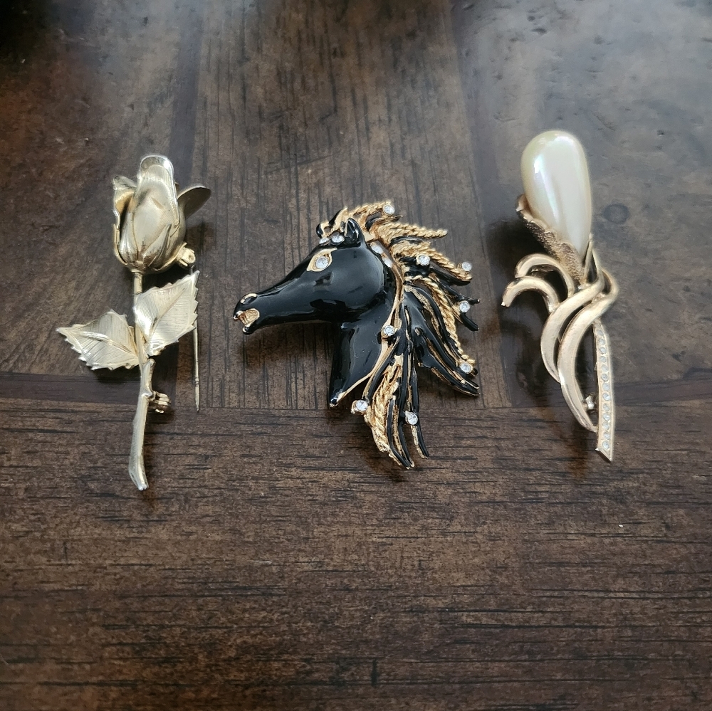Vintage 3 brooches bundle